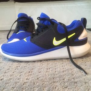 Boys Nike LunarSolo Athletic Shoes Size 5